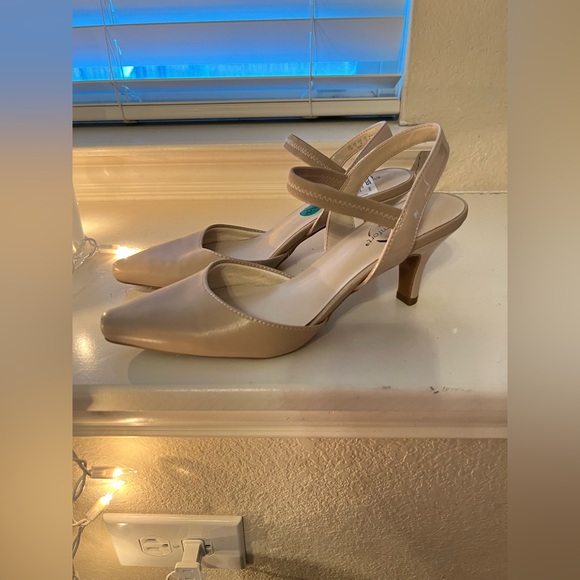 Heels - Picture 6 of 6